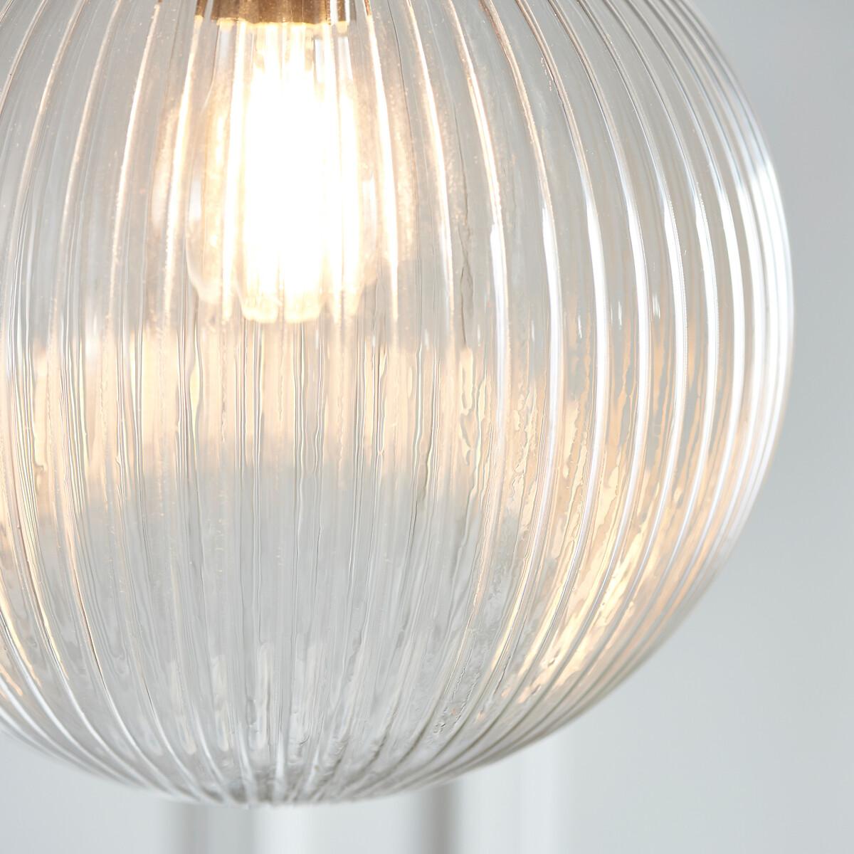 Brendon Ribbed Glass Pendant Light aged brass, ÉDITÉ