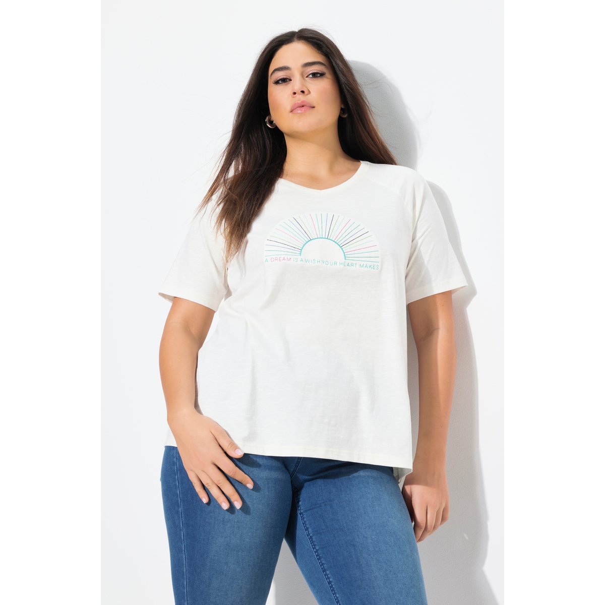 T-shirt brodé. Col V et manches blanc cassé, ULLA POPKEN
