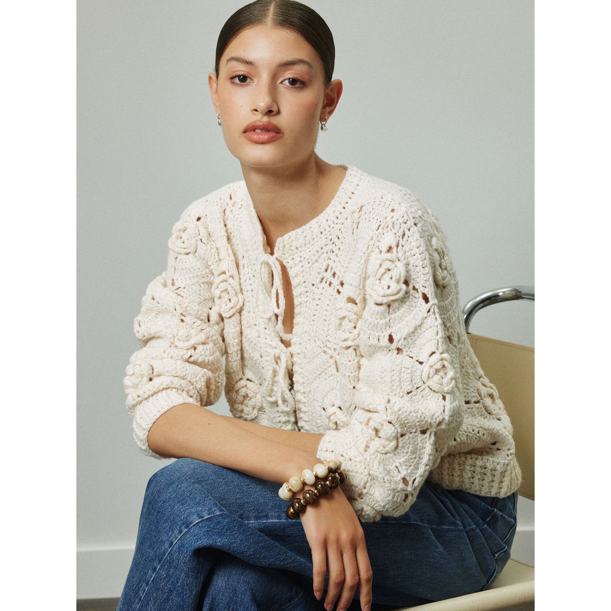 Cardigan en maille à fleurs et nœuds devant écru, NEXT