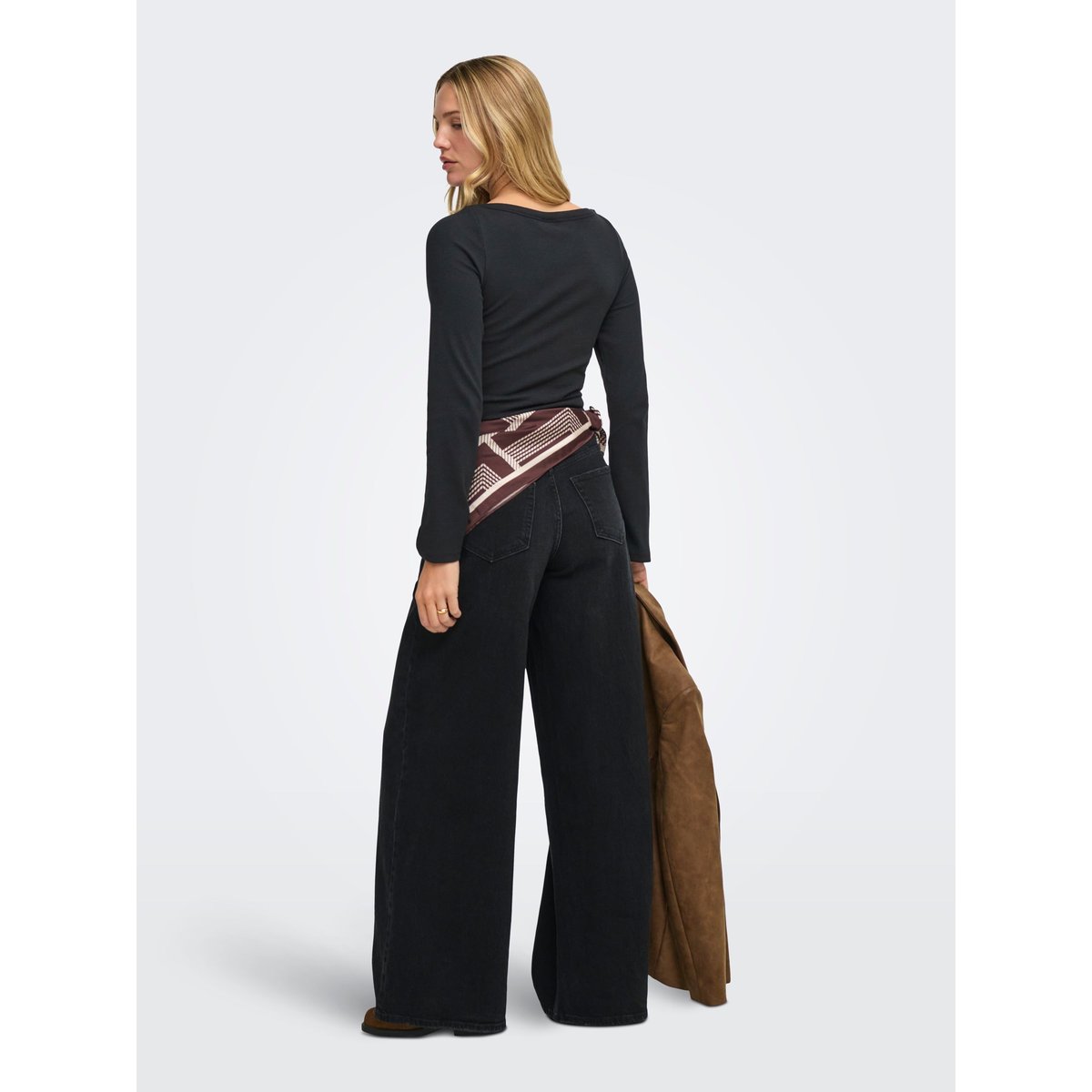 Top black 1, JDY