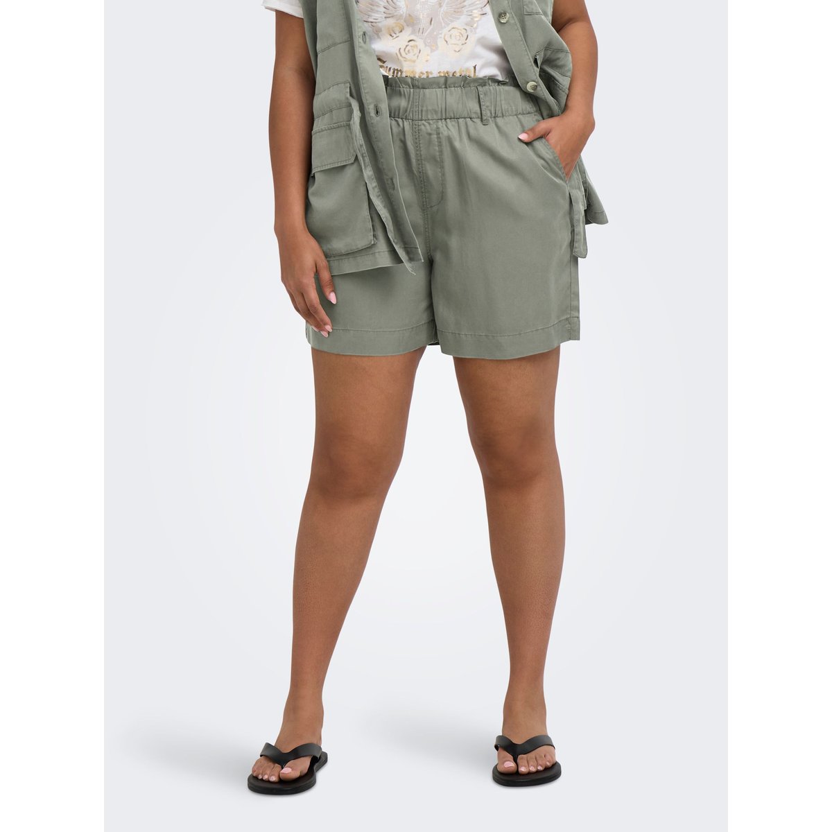 Short grise - smokey olive, ONLY CARMAKOMA