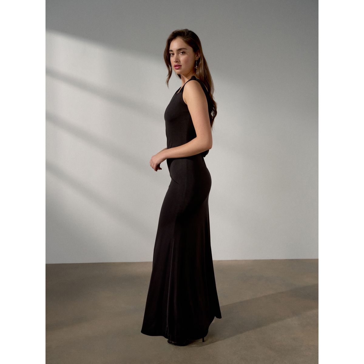 Robe de cérémonie maxi à col bénitier noir, NEXT