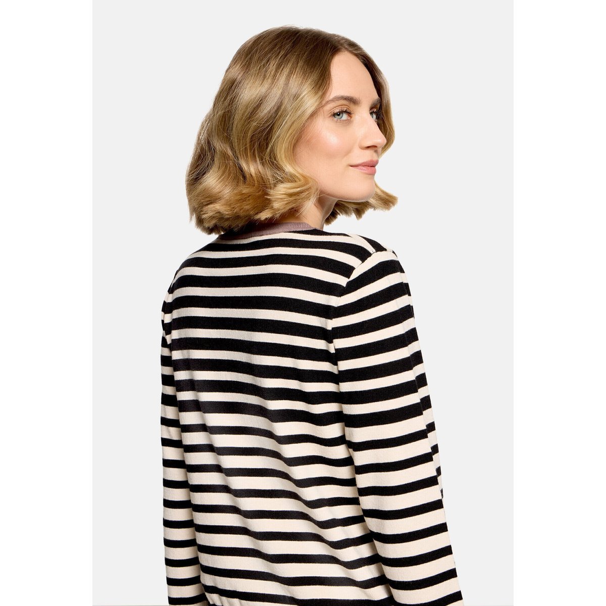 Pull-over en fine maille à encolure ronde patch black/taupe, BETTY BARCLAY