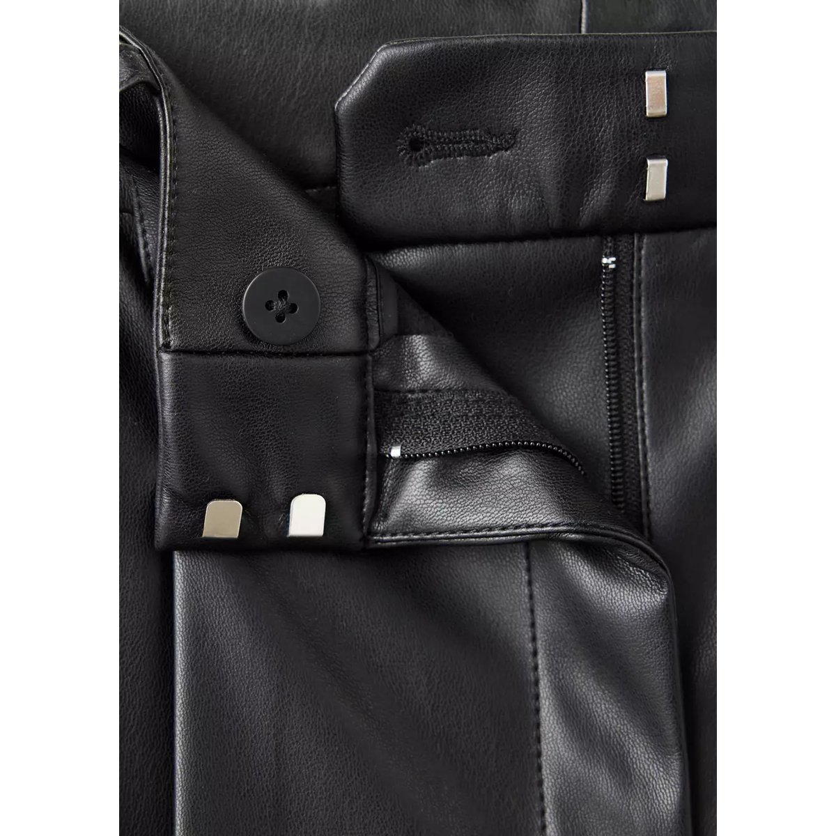 Pantalon large en cuir synthétique noir, MANGO