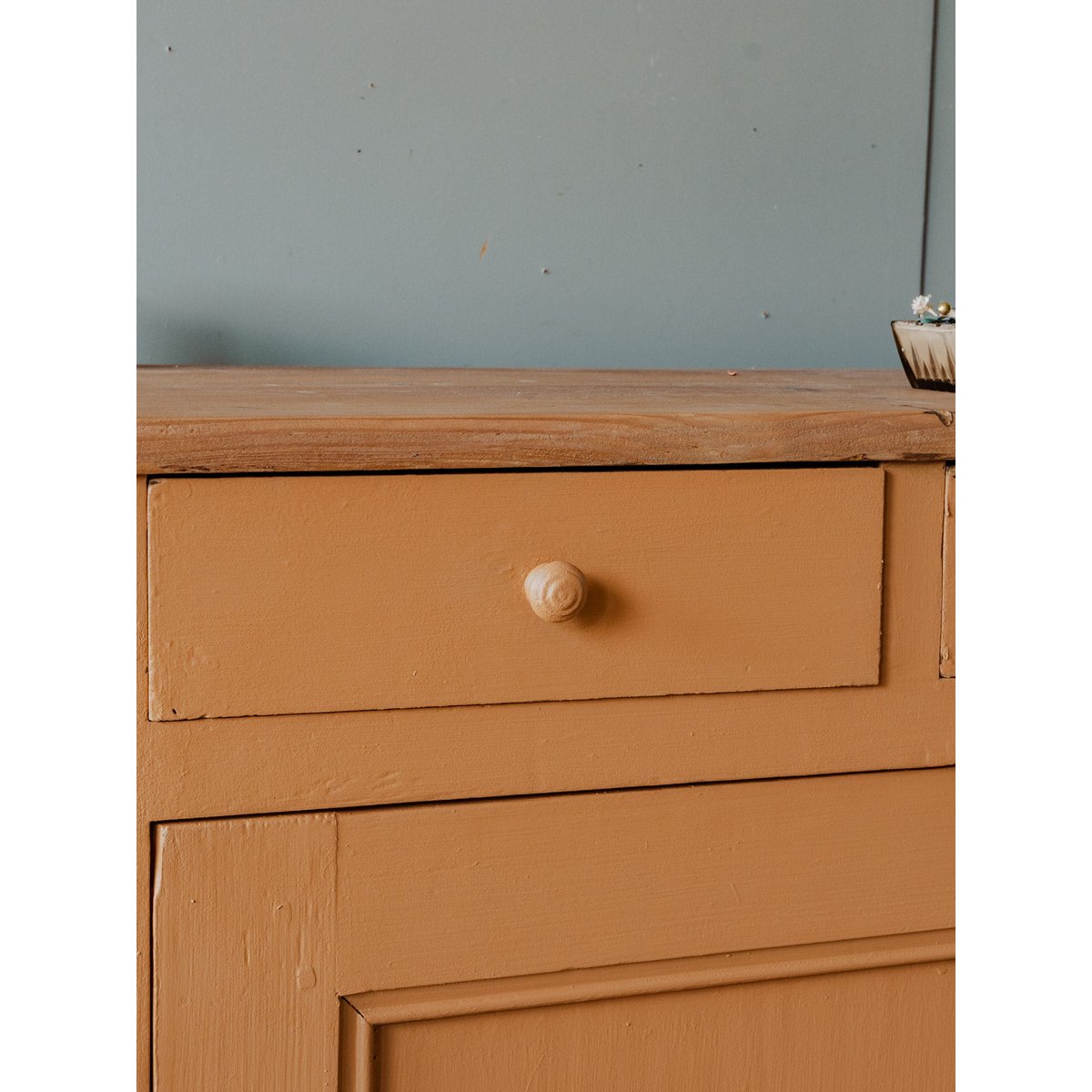 Buffet en bois orange Gilbert N°1527 - Bon état bois clair, DEBONGOUT
