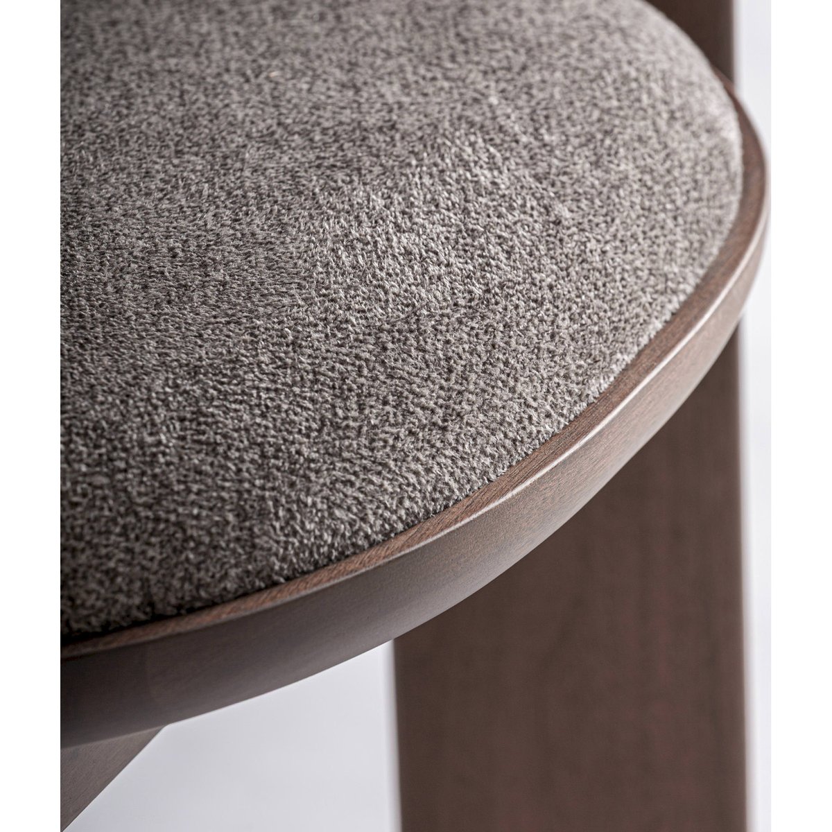 Chaise contemporaine tissu et bois taupe et noyer, RECOLLECTION
