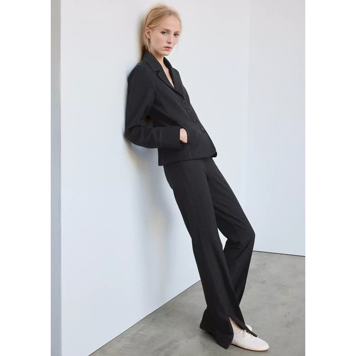 Pantalon ajusté avec fente sur le bas gris, MANGO