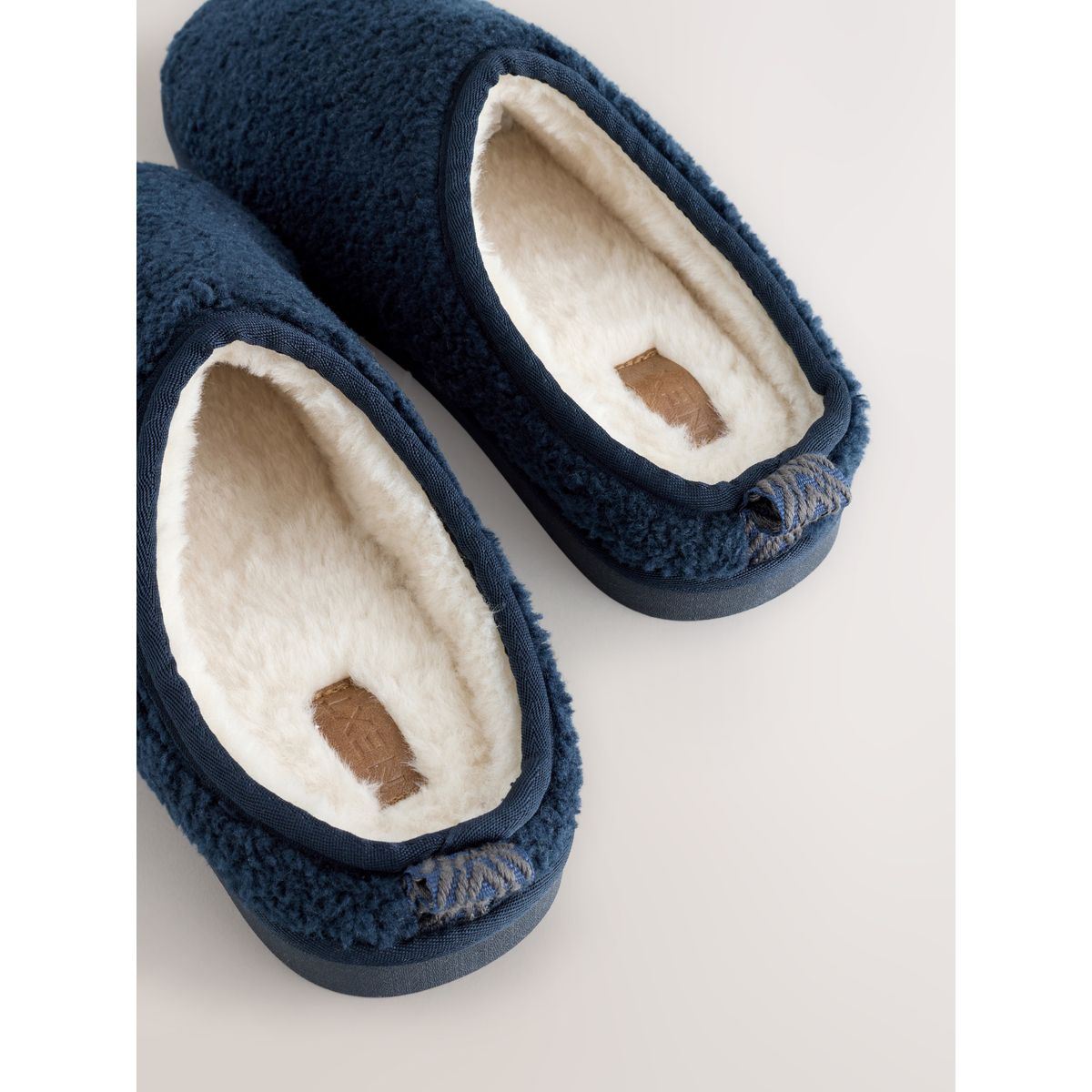 Chaussons en imitation peau de mouton bleu marine, NEXT