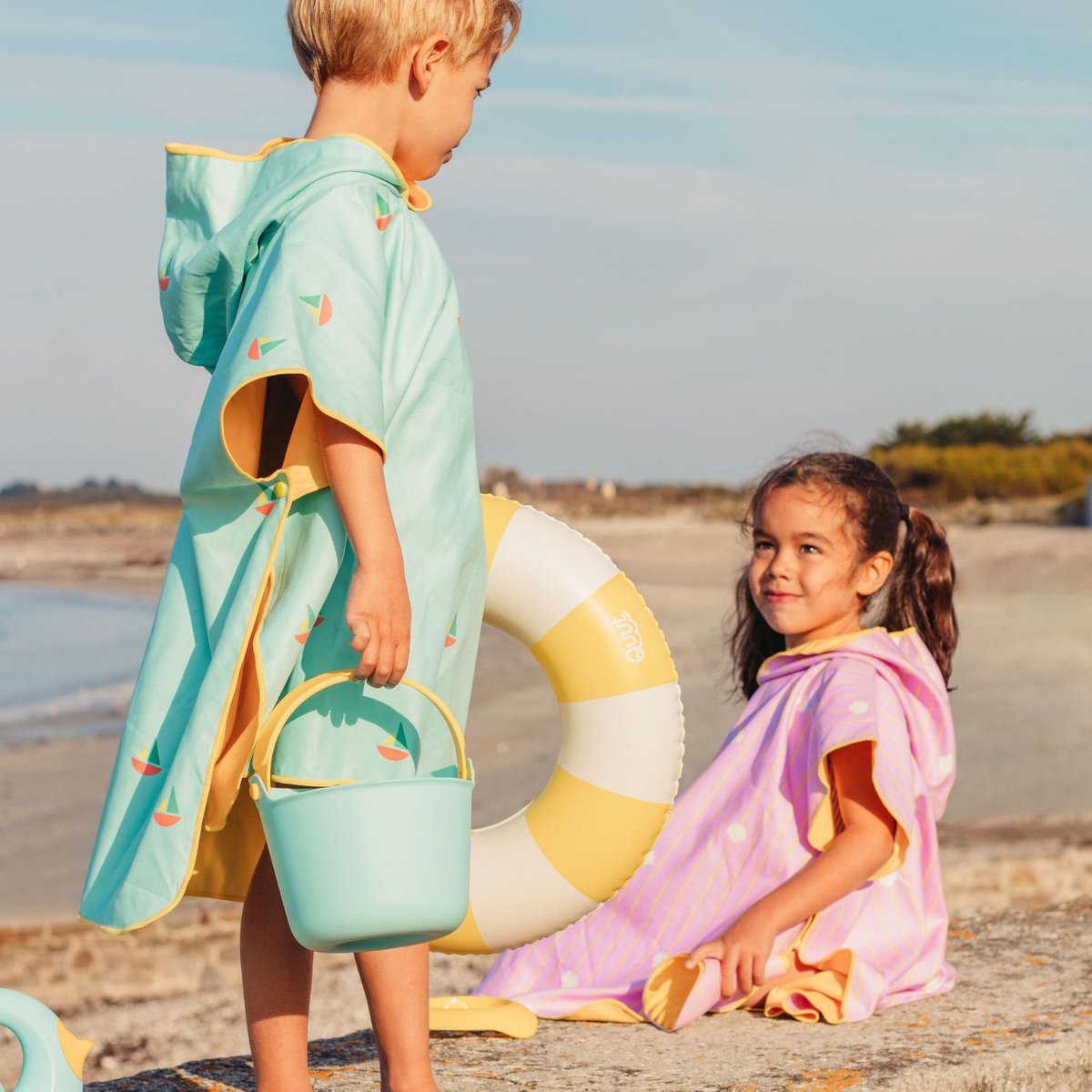 Poncho de plage bleu, jaune, orange, QUUT