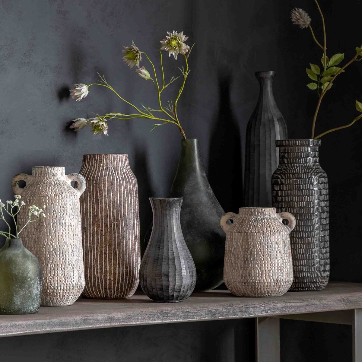 36cm Tall Textured Vase black, ÉDITÉ