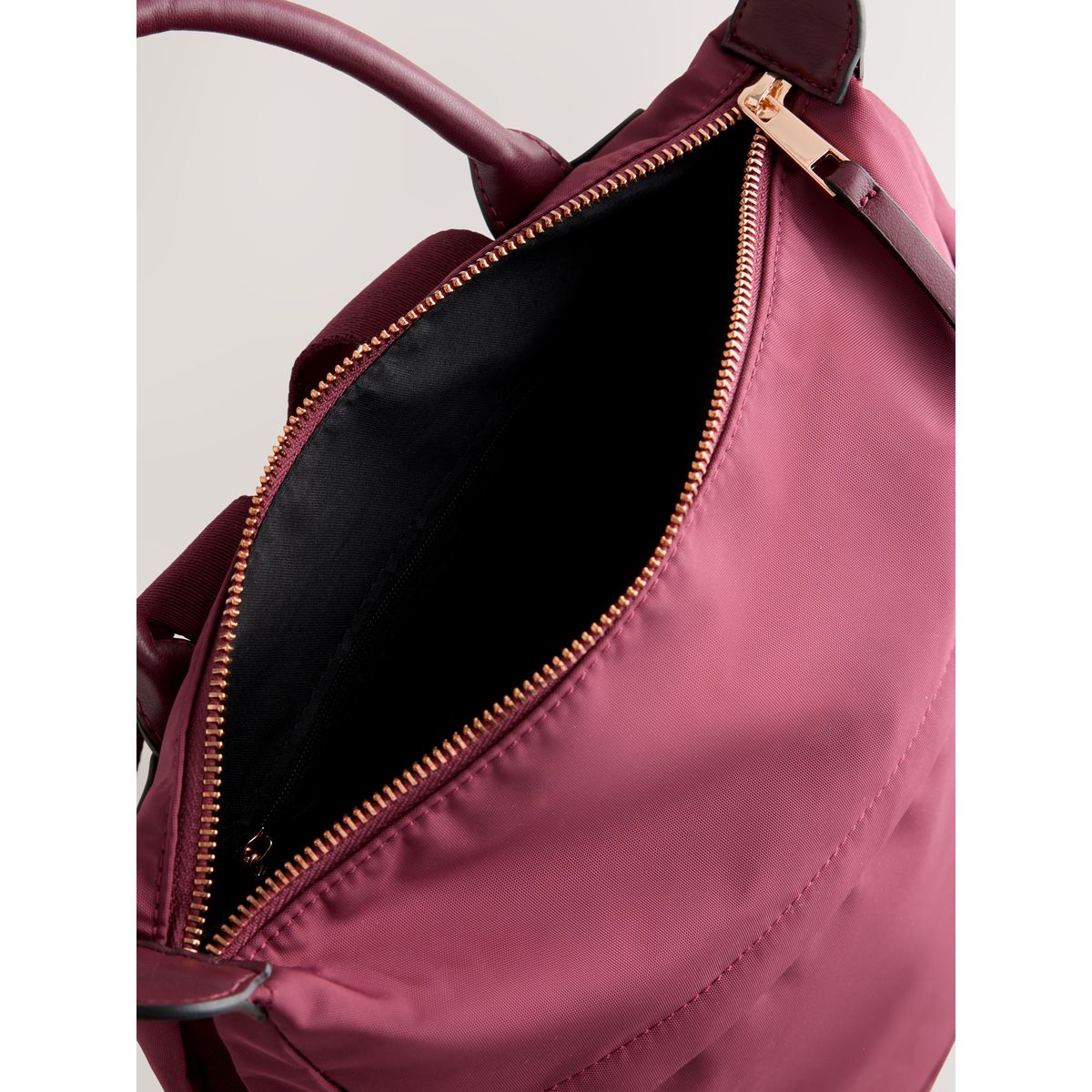 Sac à dos en nylon avec poche sur le devant rouge bourgogne, NEXT