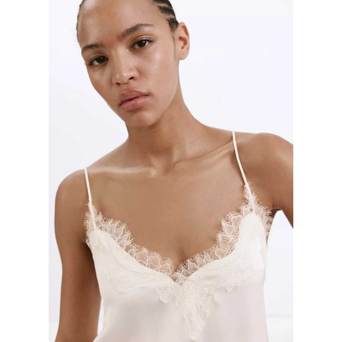 Top lingerie dentelle asymétrique ivoire, MANGO