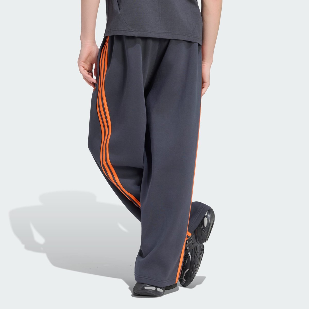 Pantalon De Survêtement Baggy Adicolor night grey, adidas Originals