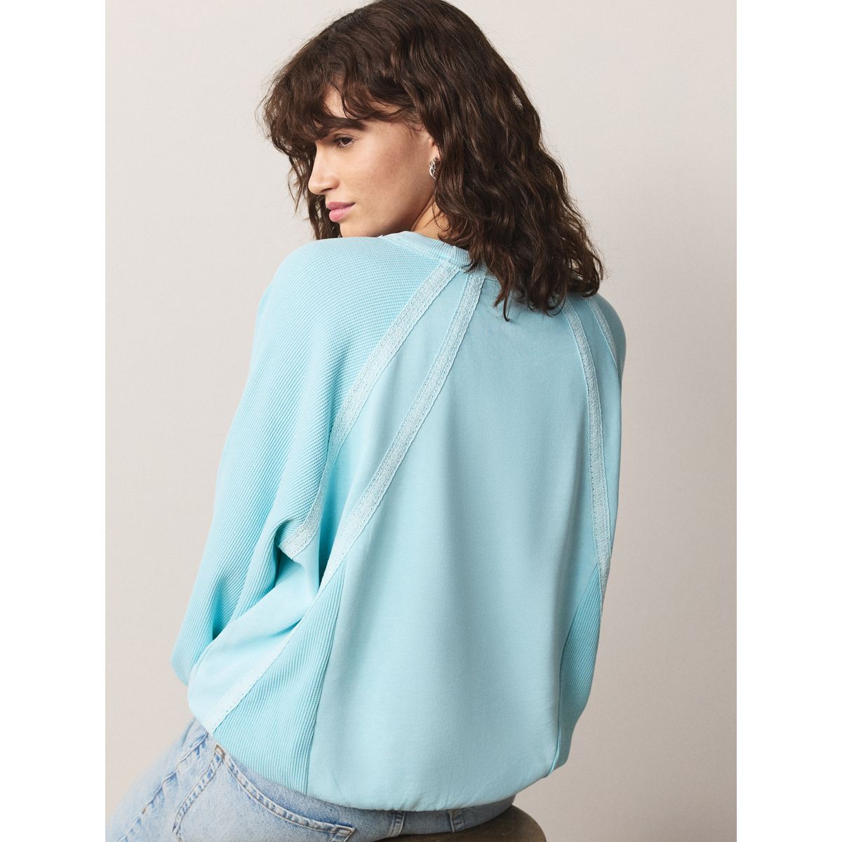 Sweat léger en maille gaufrée avec dentelle bleu, NEXT