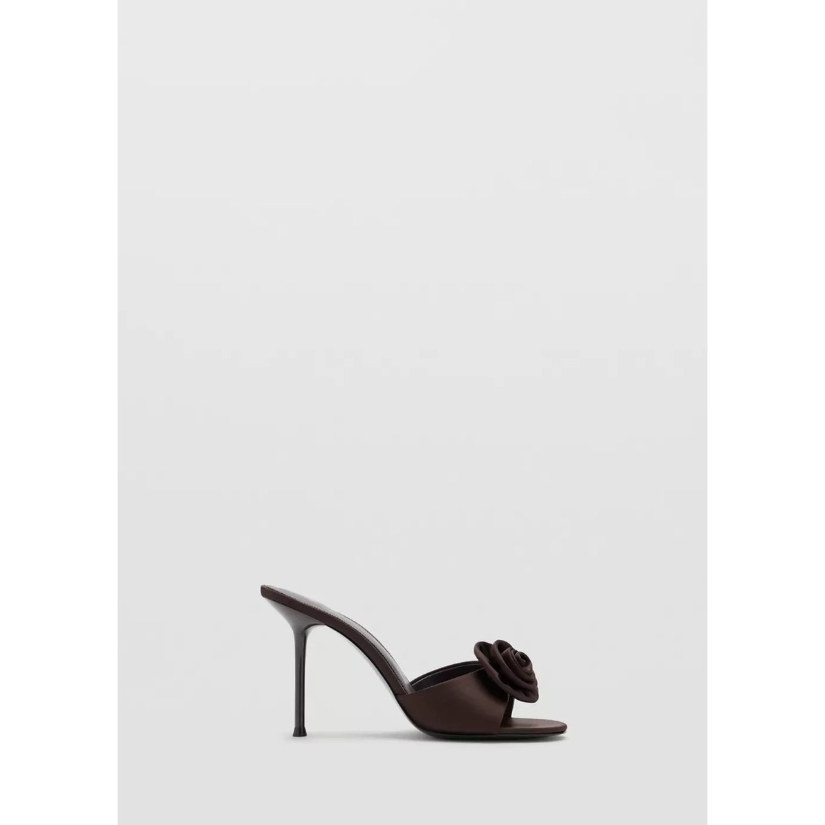 Sandales satinées maxi fleur chocolat, MANGO