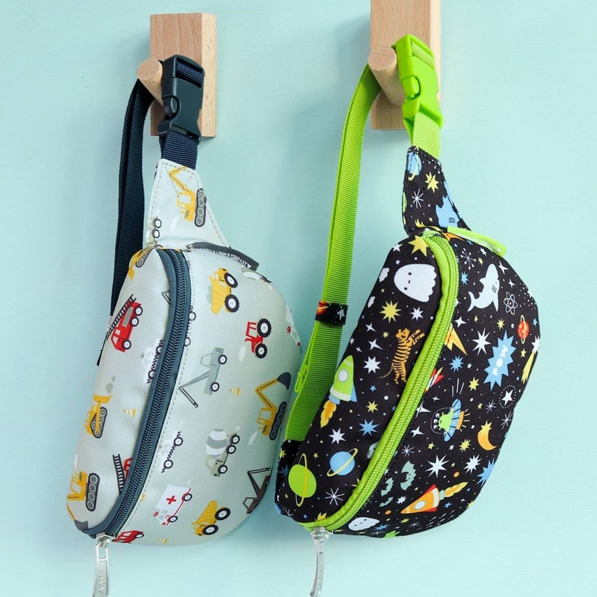 Sac banane bleu, jaune, rouge, A LITTLE LOVELY COMPANY
