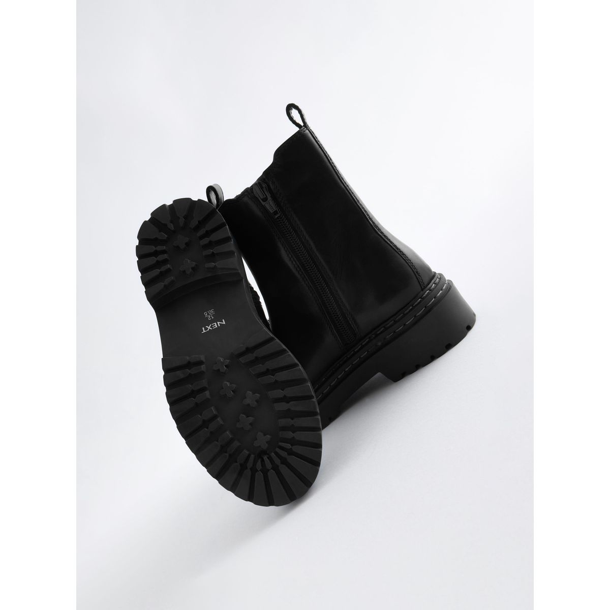 Bottines chelsea en cuir à semelle épaisse noir, NEXT