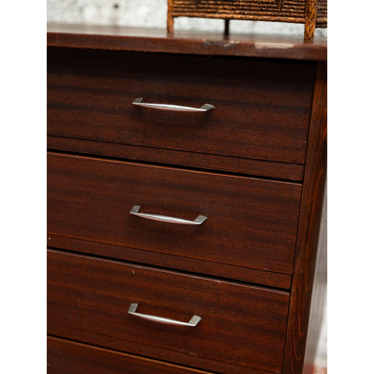 Commode aux pieds compas Olga N°709 - Bon état bois foncé, DEBONGOUT