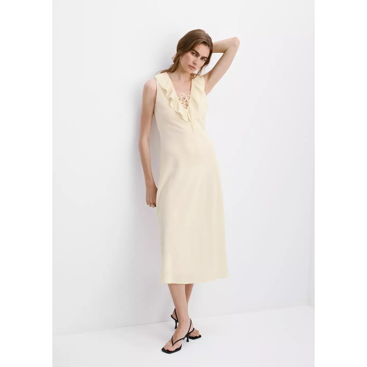 Robe à décolleté en V avec volants vanille, MANGO