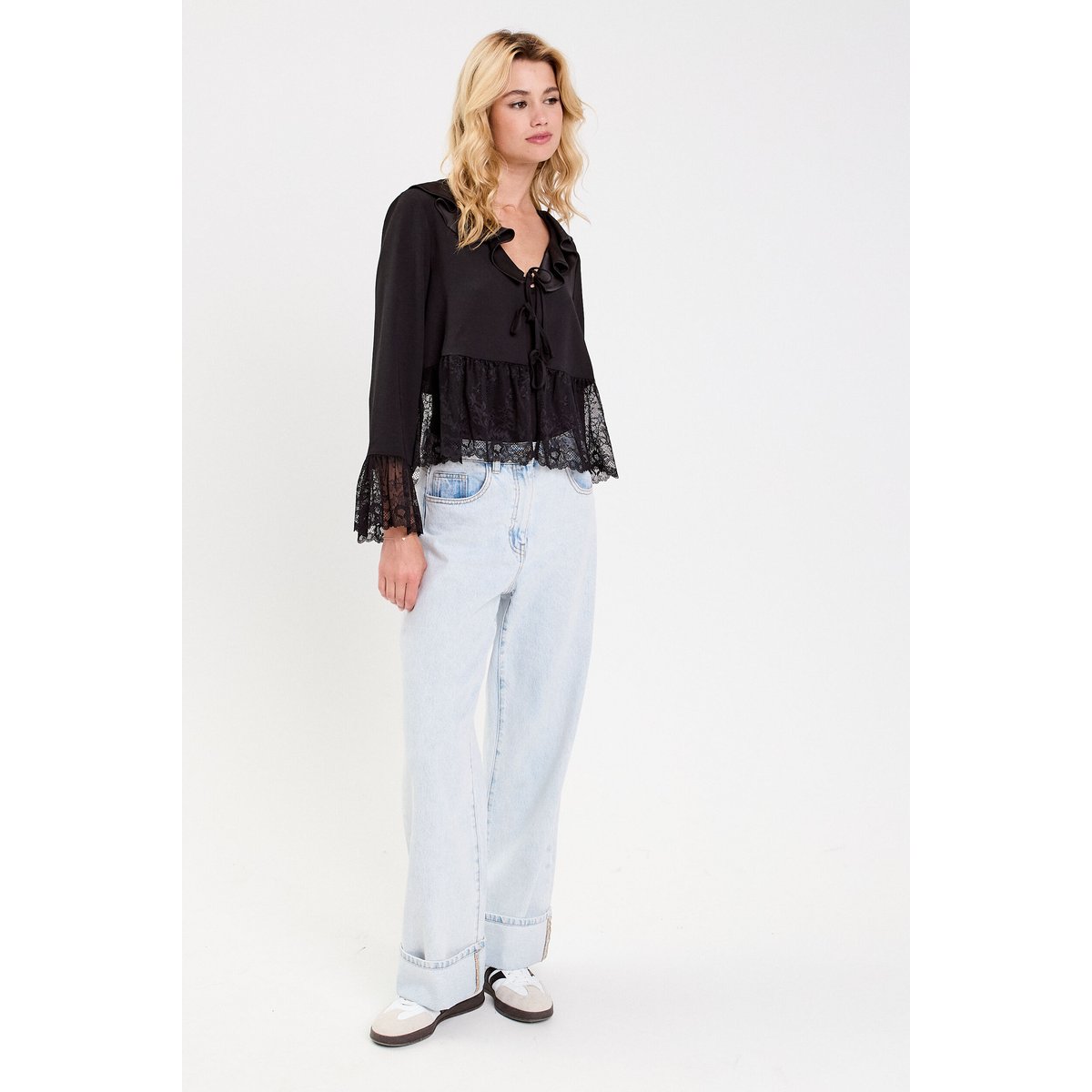 Blouse col V en dentelle noir, CACHE CACHE
