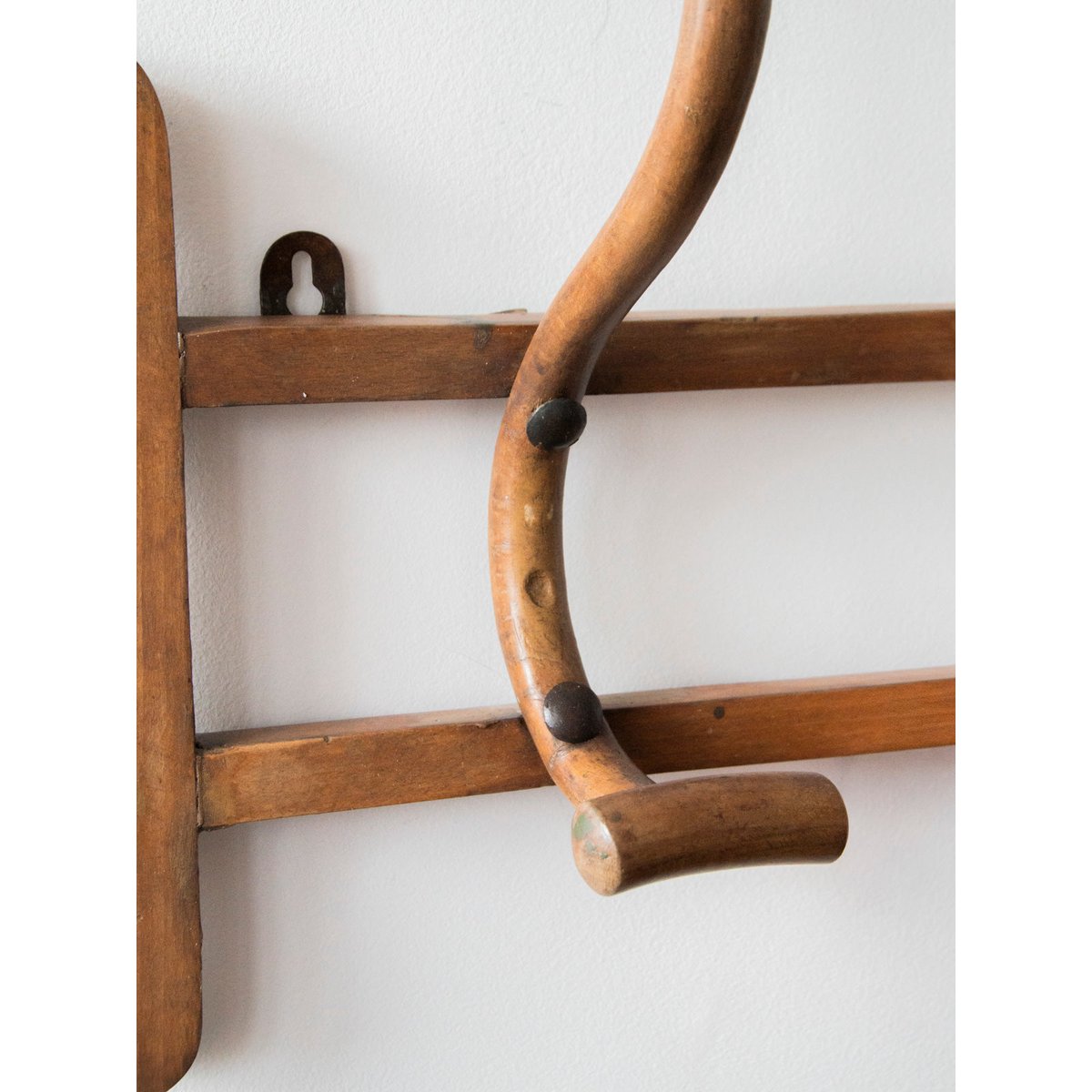 Porte-manteau style Thonet Max N°244 - Bon état bois clair, DEBONGOUT