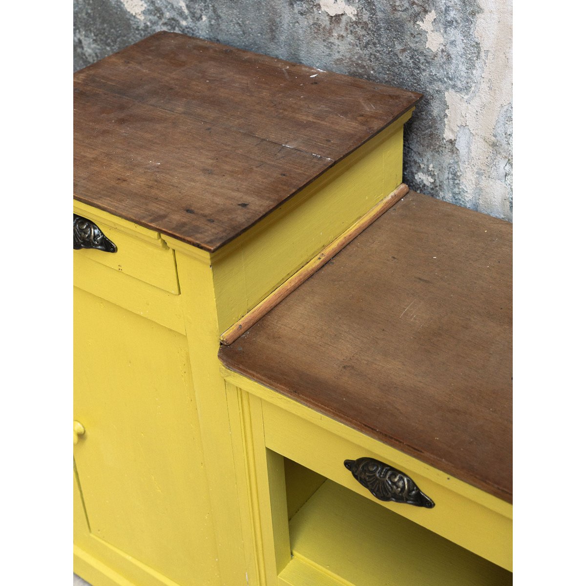 Buffet en bois Gilbert N°1562 - Bon état jaune, DEBONGOUT