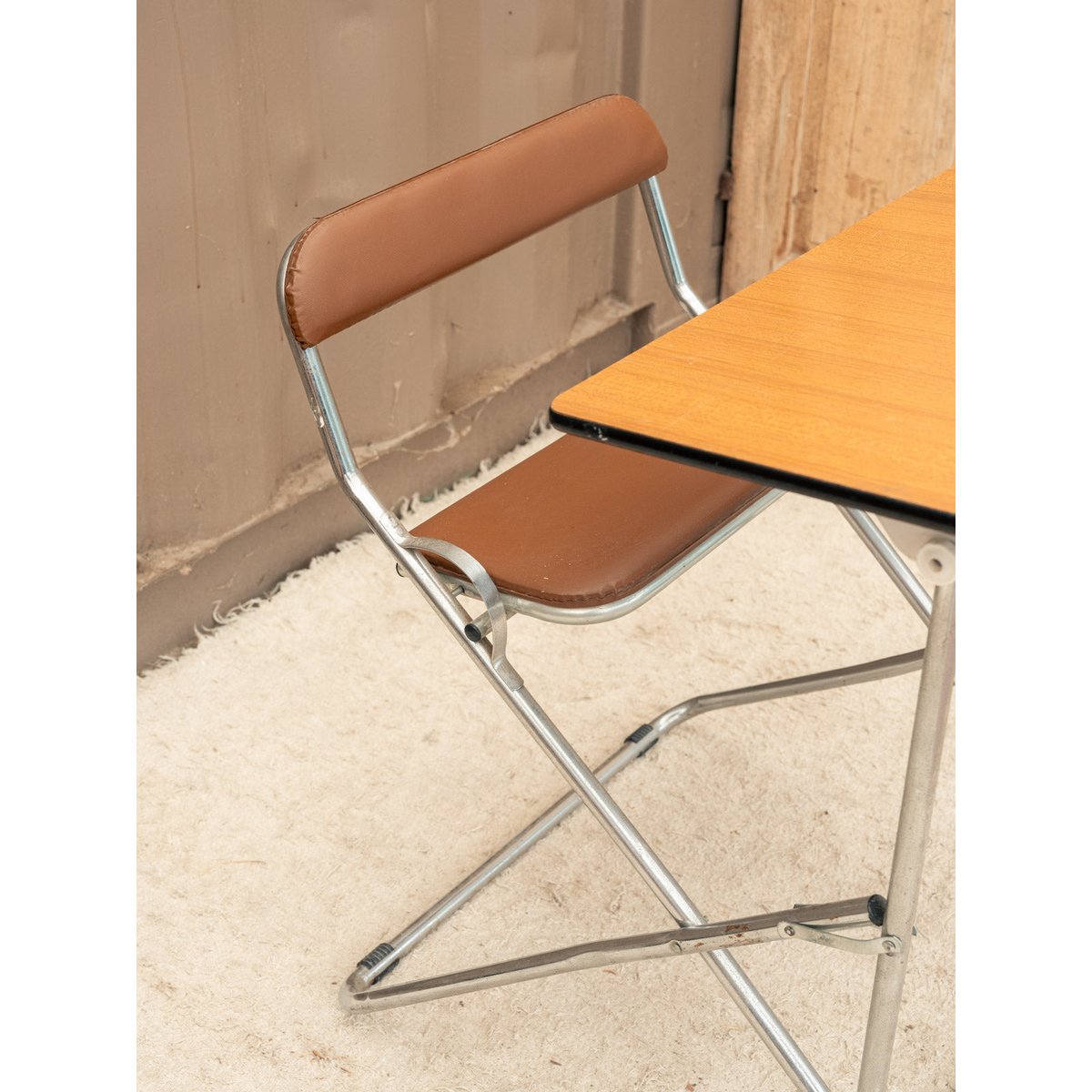 Bureau et chaise pour enfant chromé Yvan N°576 - Bon état bois foncé, DEBONGOUT