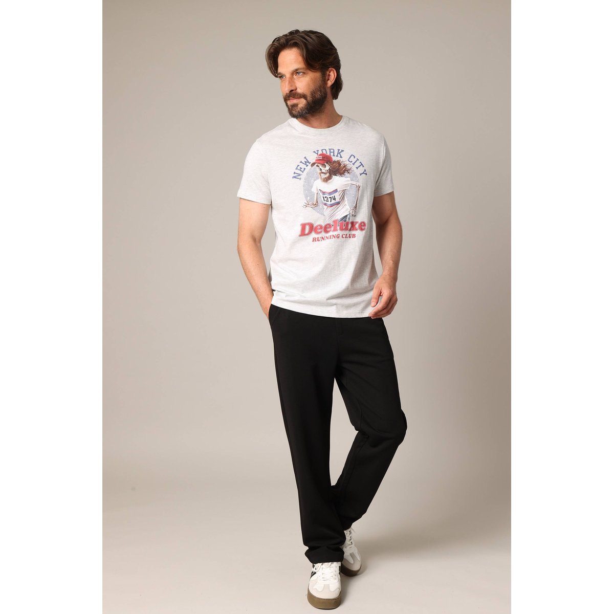 T-shirt 100% coton avec imprimé squelette coureur, col rond et coupe droite. RUNNING light grey mel, DEELUXE