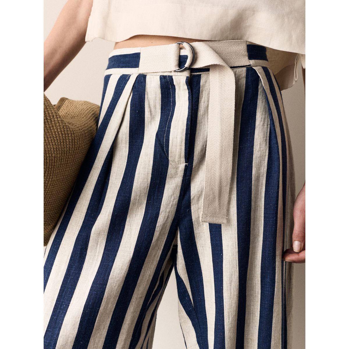 Pantalon large en lin mélangé avec ceinture rayures bleu marine/pierre, NEXT
