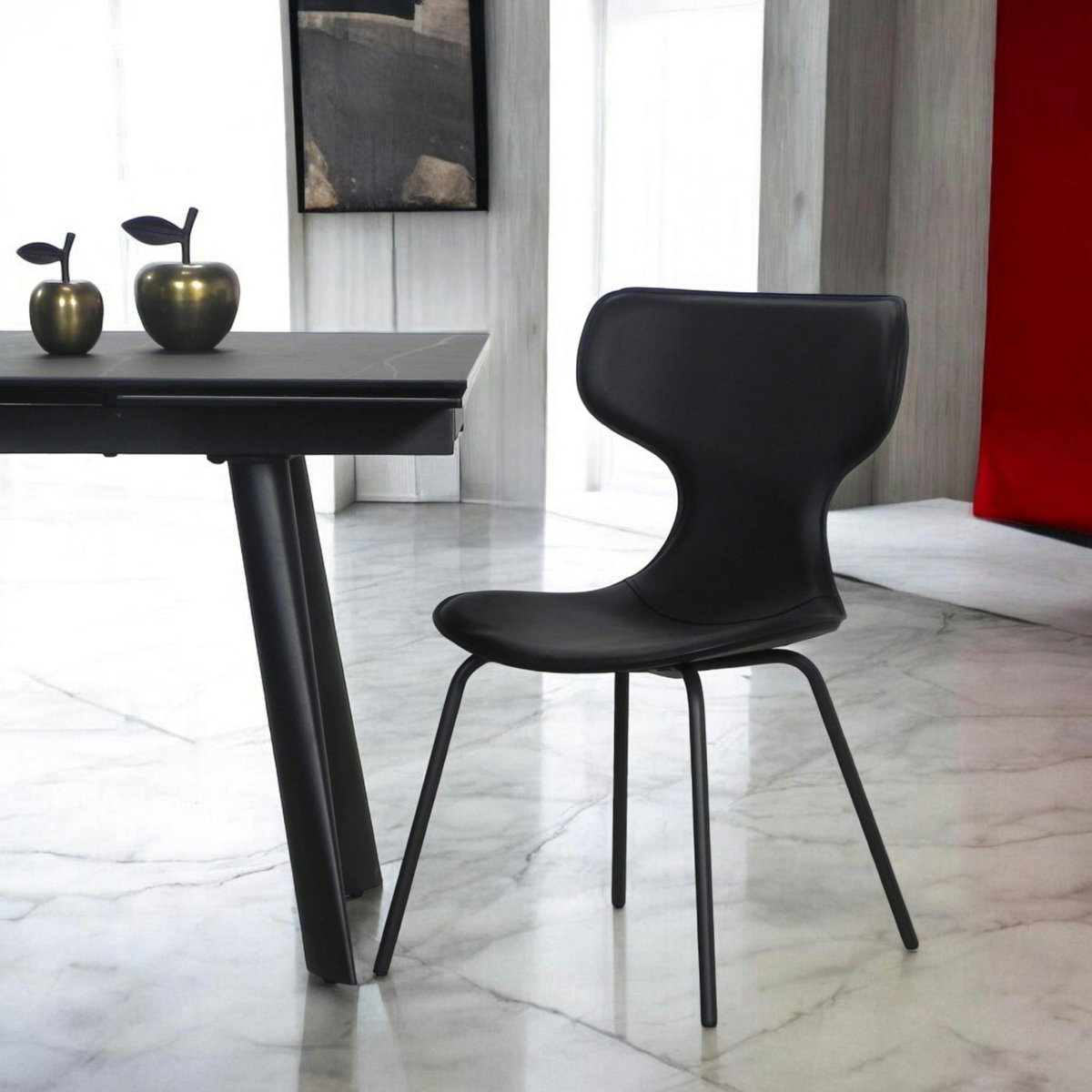 Chaise noire avec dossier en T, revêtement nettoyable (lot de 2) LOMBARDIE noir, PIER IMPORT