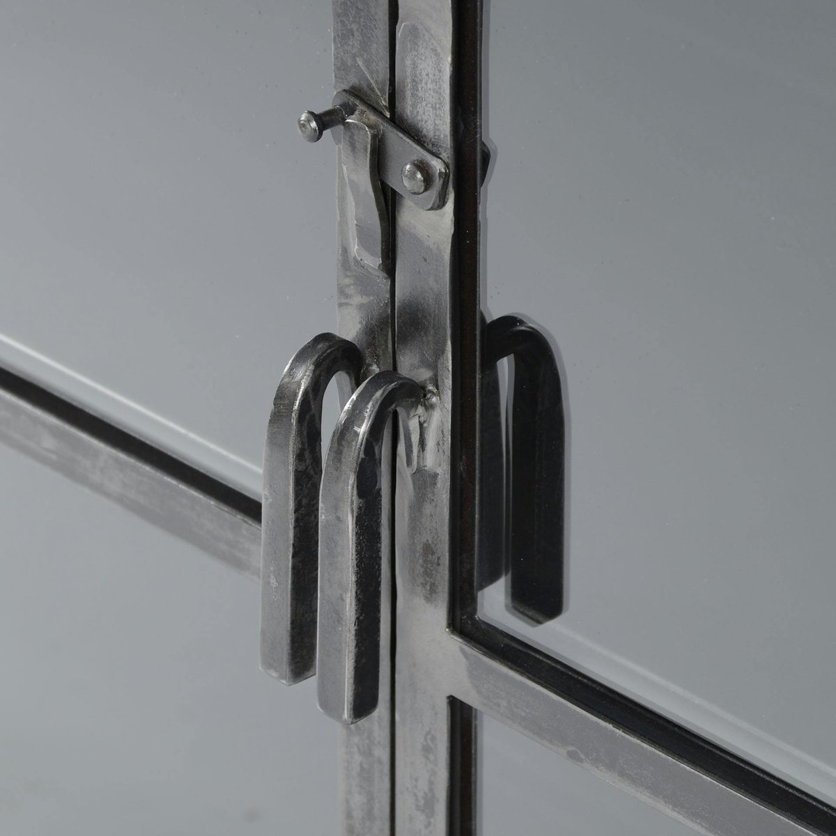 Vaisselier vitrine style industriel métal noir vieilli 2 portes en verre 90x190cm ROADIES noir, PIER IMPORT