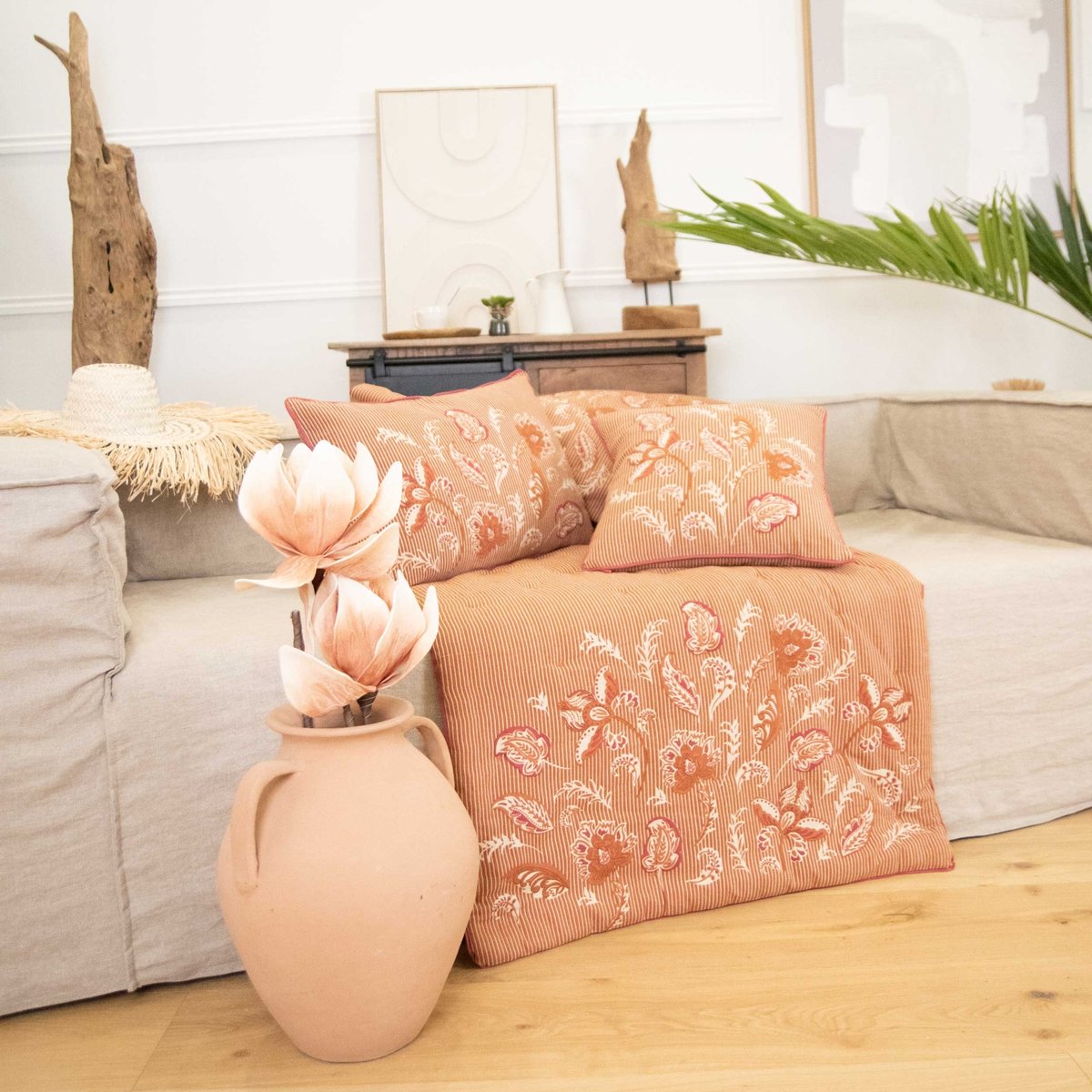 Édredon décoratif en polylin motif floral brique, SUD ETOFFE