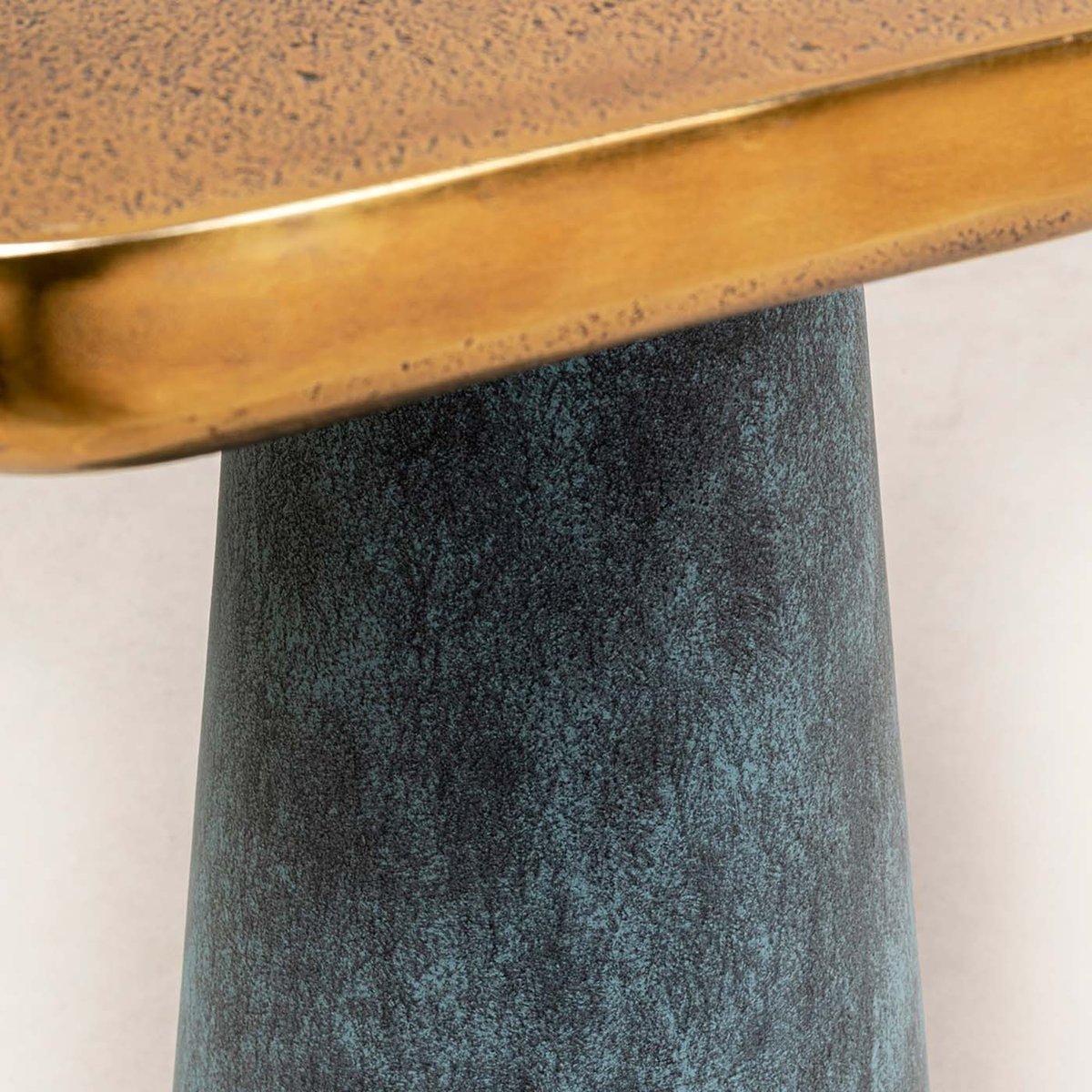 Table d'appoint en aluminium, CORA or, KARE DESIGN