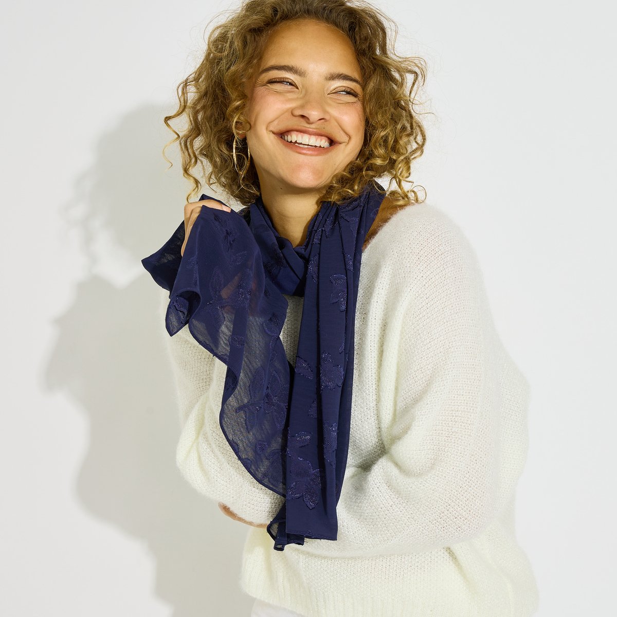 Étole longue broderie floral bleu, GRAIN DE MALICE
