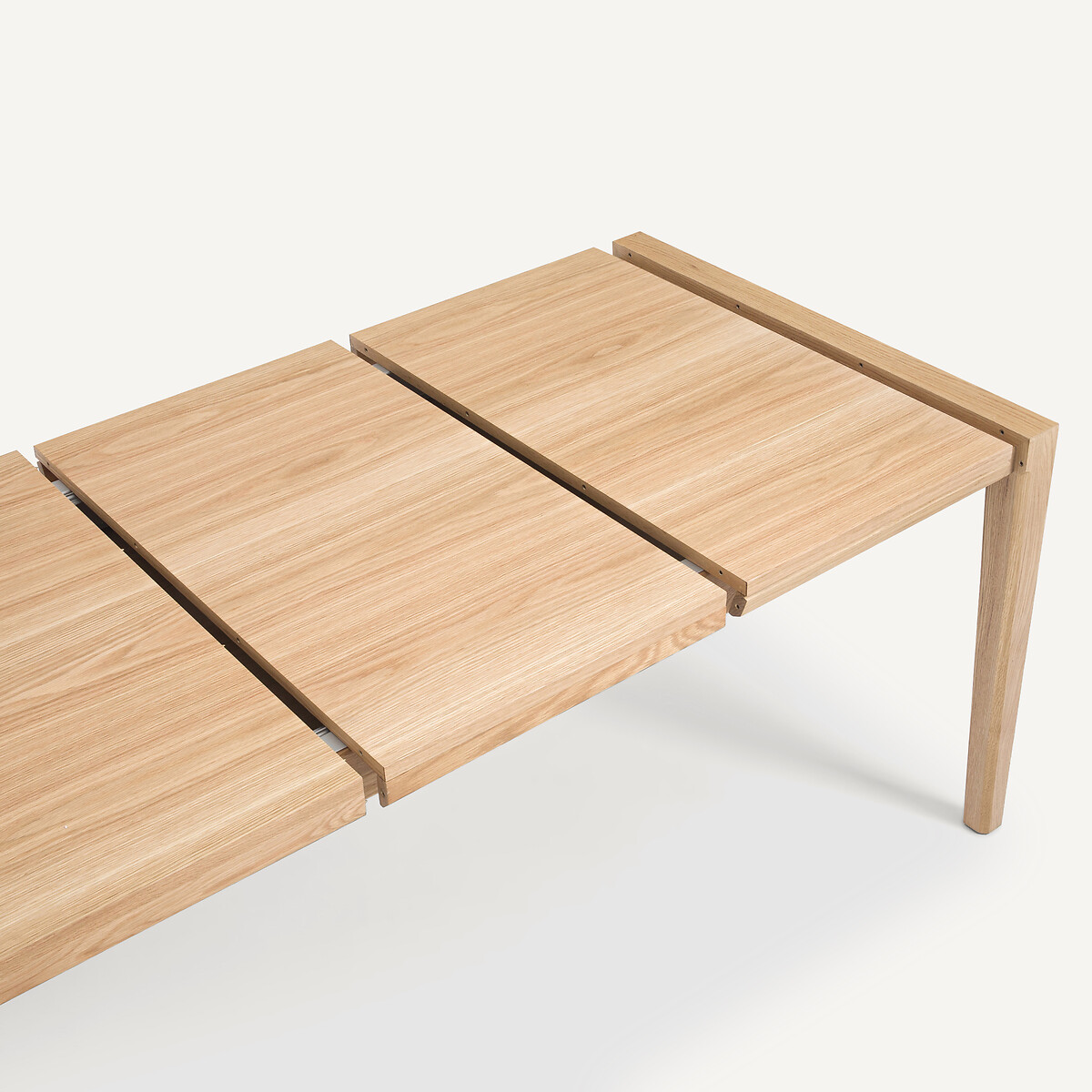 Table à allonges, en chêne massif et plaqué chêne, 8 à 12 couverts, NIZOU chêne naturel, EMMANUEL GALLINA X AM.PM