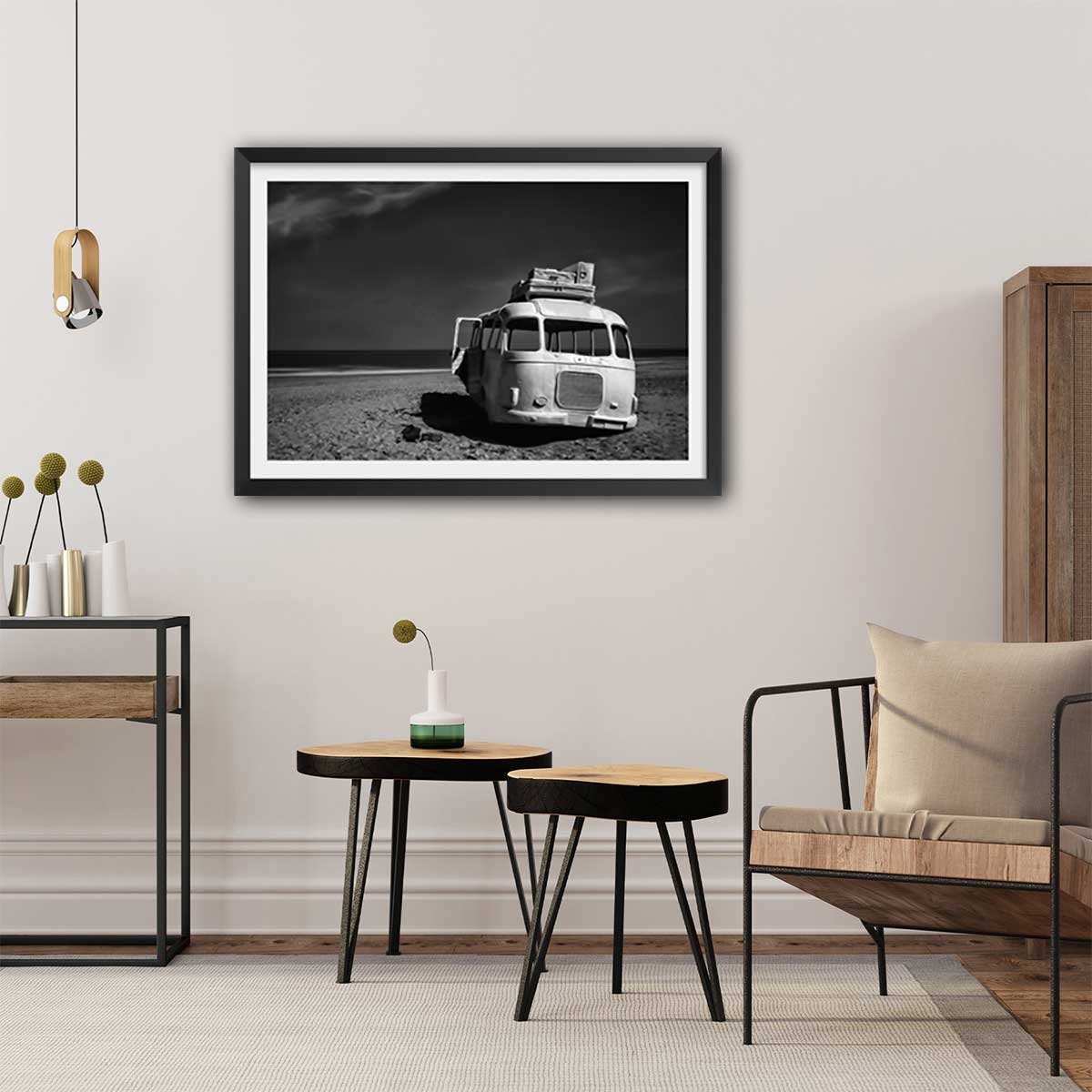 Affiche deco beached bus affiche + cadre en bois - noir, HEXOA