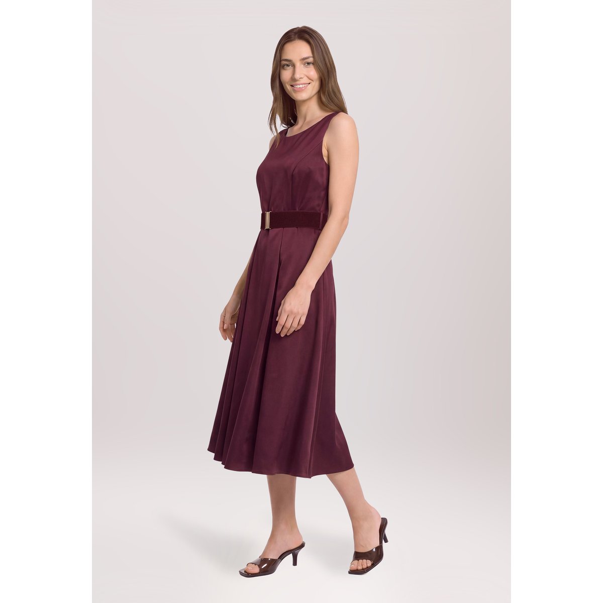 Robe de cocktail à ceinture strong aubergine, VERA MONT