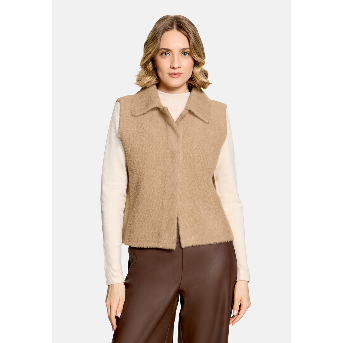 Veste sans manches en maille à col beige, BETTY BARCLAY