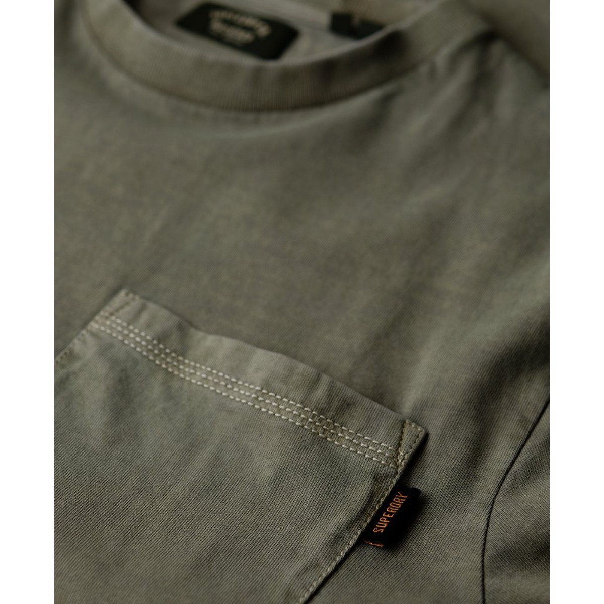 T-shirt à poche avec surpiqûres contrastées gris délavé, SUPERDRY