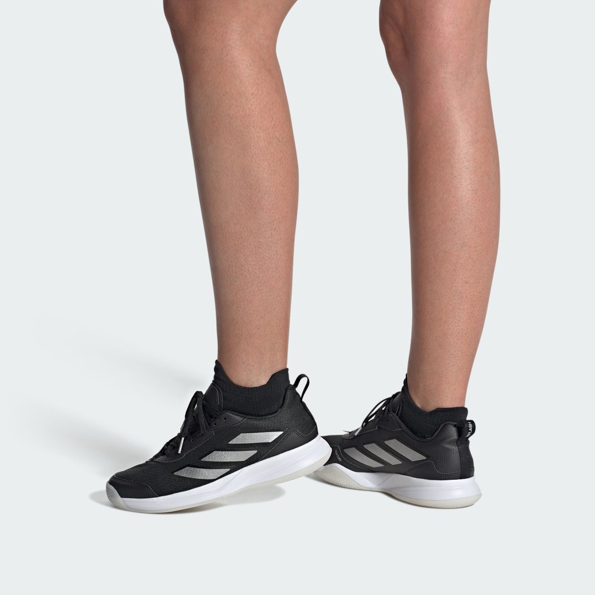 Chaussure de tennis basse Avaflash core black / silver metallic / cloud white, adidas Performance