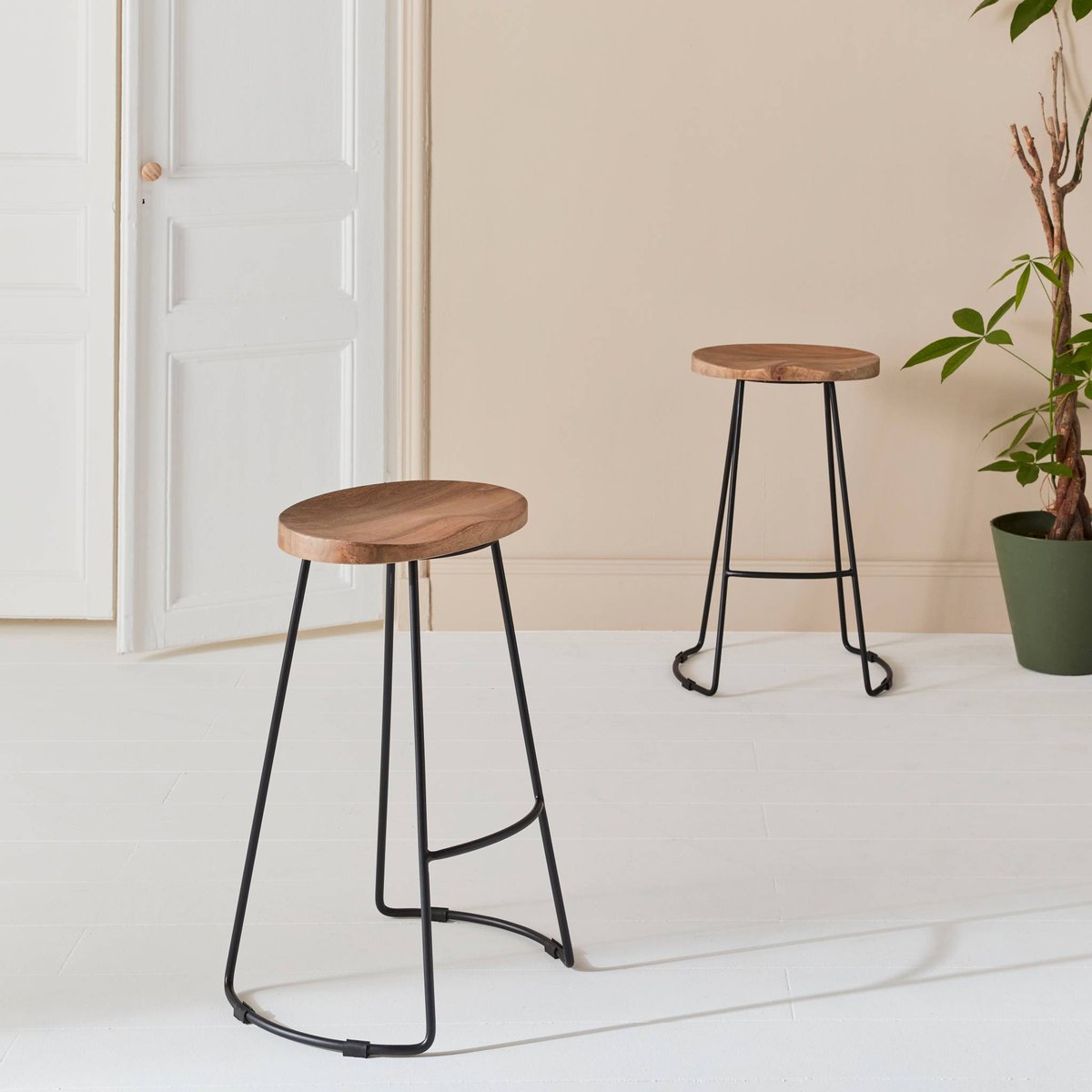 Tabouret de bars bois de manguier et acier, 65cm, repose pieds (lot de 2) JAYA naturel, SWEEEK