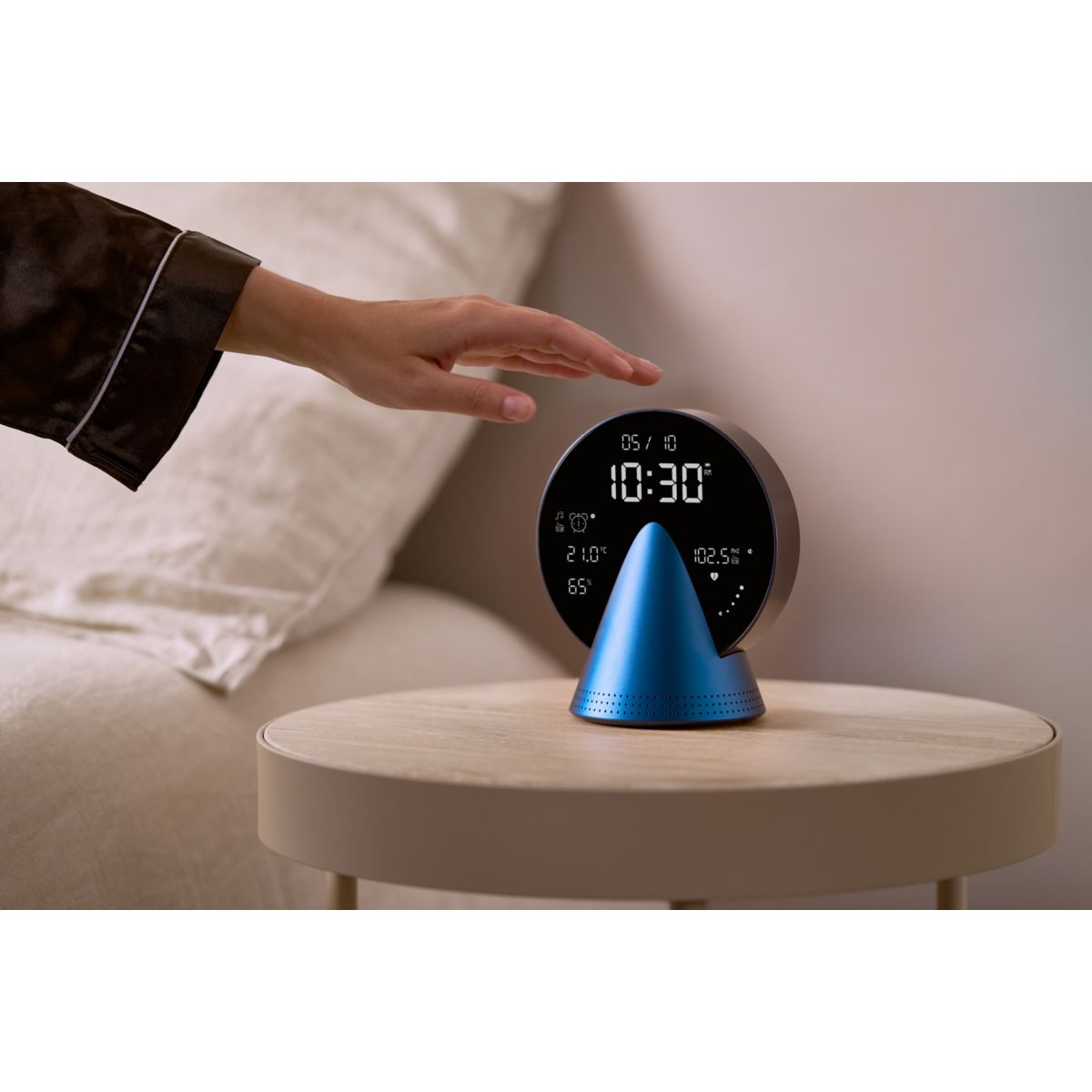 Radio réveil Conic Clock avec fonction Bluetooth Bleu couleur unique, LEXON
