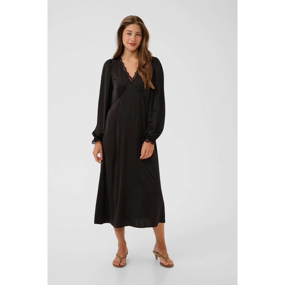 Robe noir pitch black, CREAM