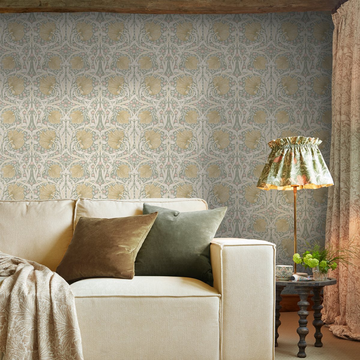 Papier peint Fleurs d'églantine au soleil ocre, beige, vert, WILLIAM MORRIS AT HOME