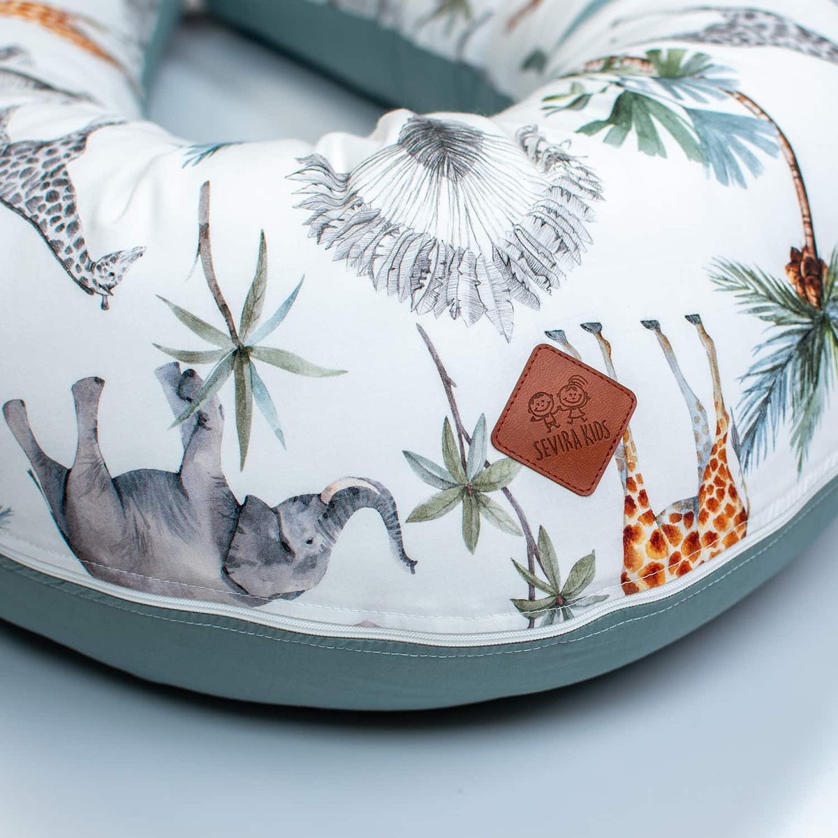 Petit coussin d'allaitement ergonomique + housse SAFARI safari, vert, gris, blanc, SEVIRA KIDS