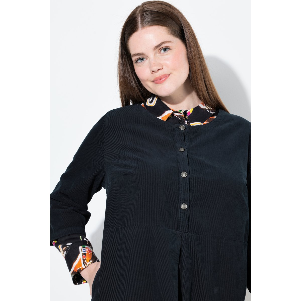 Robe maxi en velours côtelé à col rond et noir, ULLA POPKEN