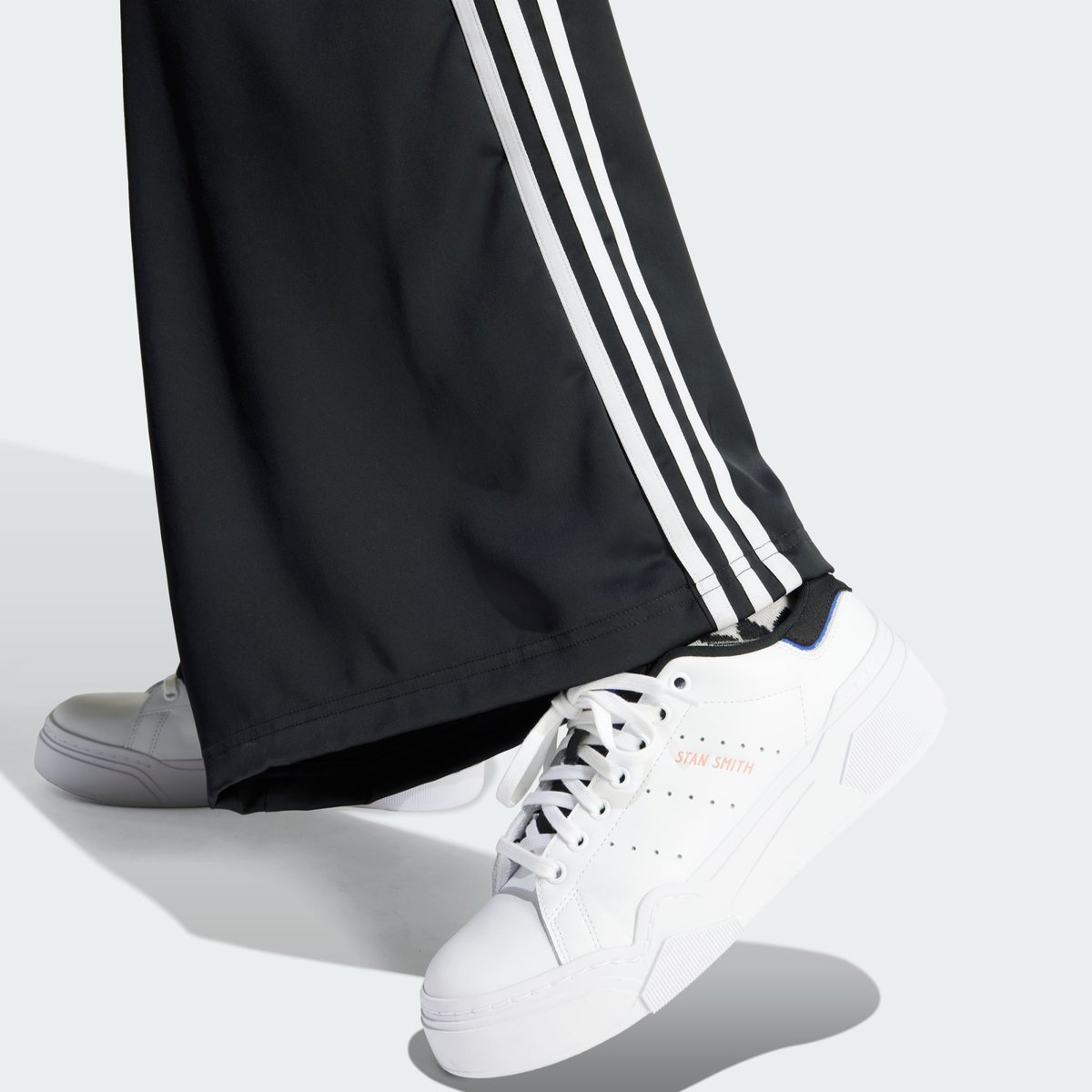 Pantalon De Survêtement À Jambes Larges En Satin Adicolor Pantalon De Survêtement À Jambes Larges En Satin Adicolor black, adidas Originals