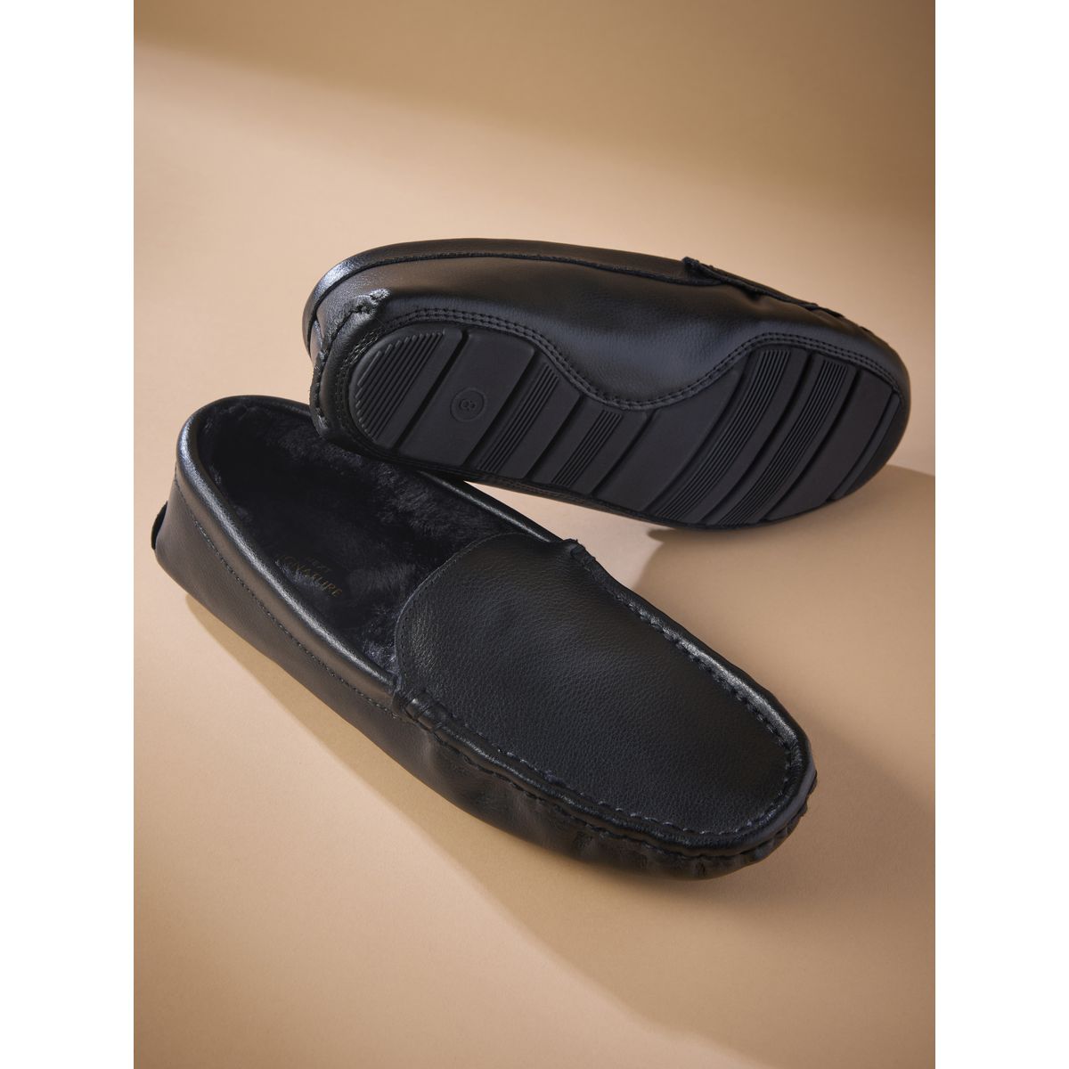 Chaussons mocassins en daim fourrés noir, NEXT