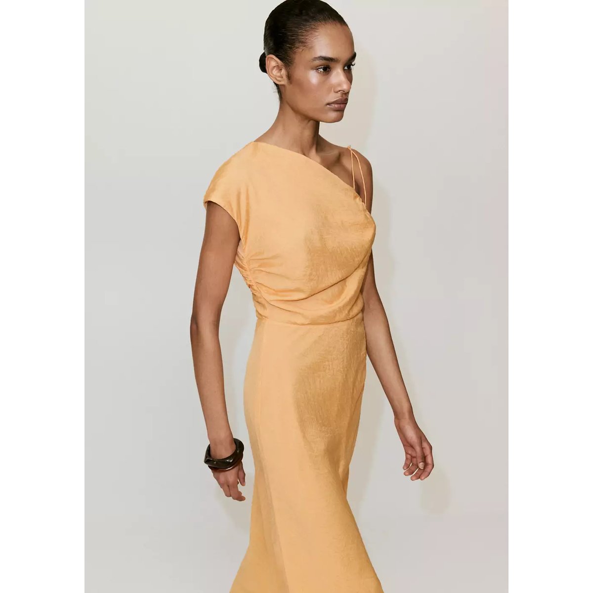 Robe asymétrique détail nœud orange, MANGO