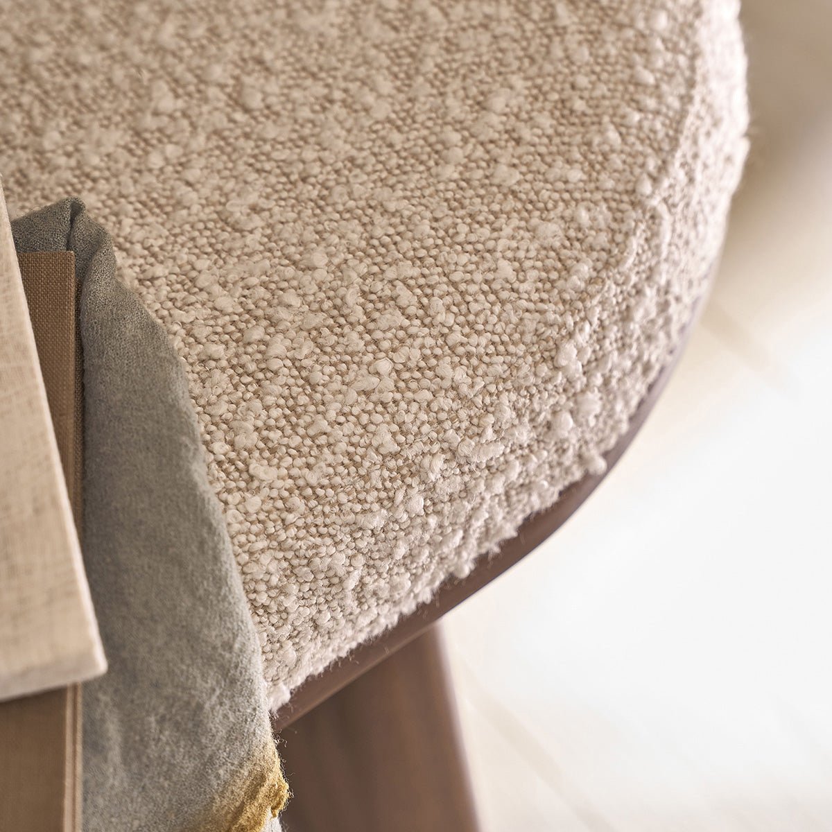 Banc en bois massif et tissu bouclette 120 cm MARLOW marron, BERAH GETAH
